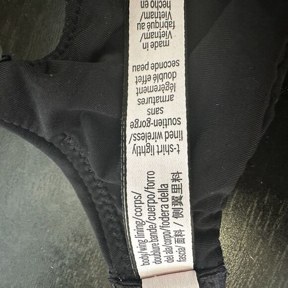Victoria’s Secret Wireless Bra Size 32D Black Lightly Lined TShirt Logo Straps - Picture 6 of 6